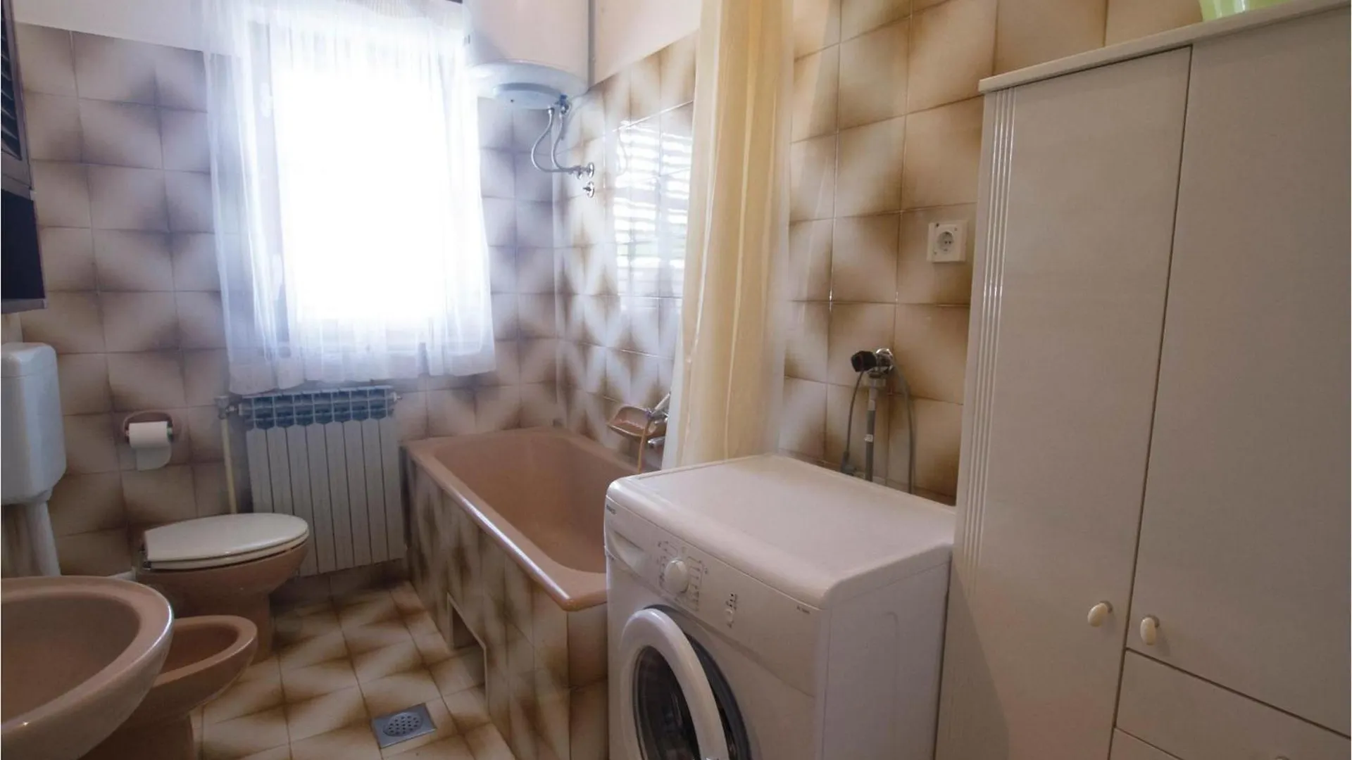 3 Bedroom Beautiful Home In Nedescina Ruzici